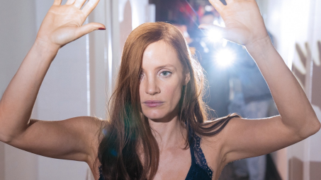 Jessica Chastain holds up her arms in a scene from Molly's Game